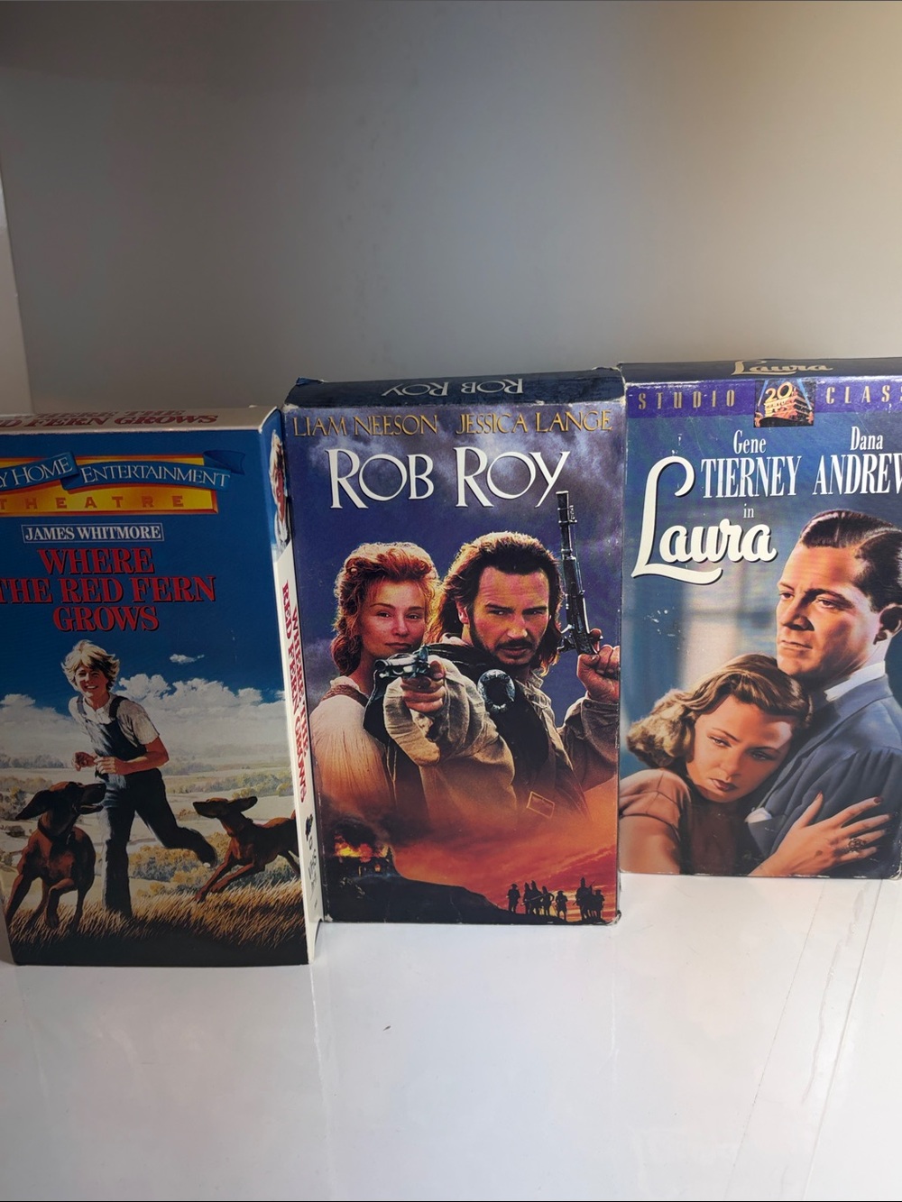 Lot of Vintage VHS Tapes - Rob Roy, Laura, and Where the Red Fern Grows - Picture 2 of 11